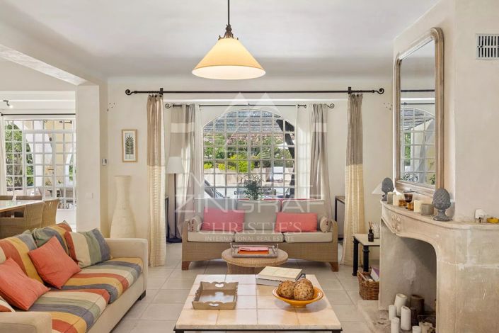 Image No.6-4 Bed House for sale