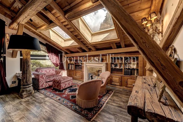 Image No.8-5 Bed House for sale