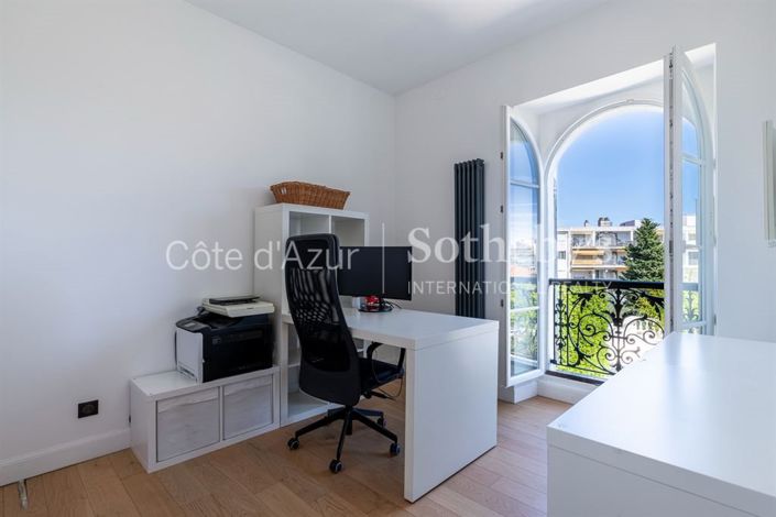 Image No.19-3 Bed Apartment for sale