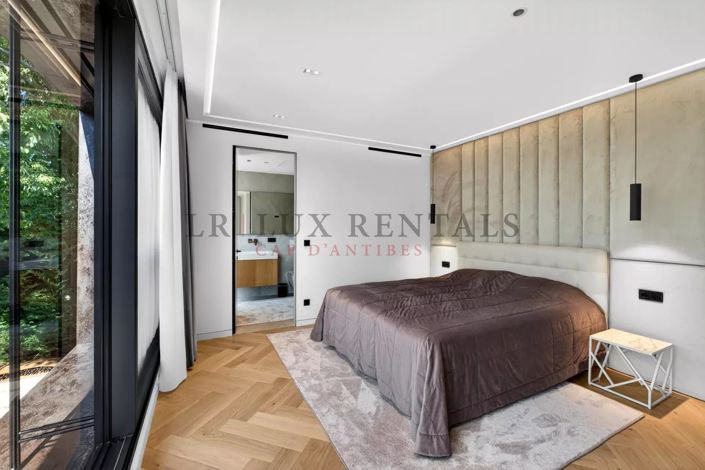 Image No.16-6 Bed House for sale