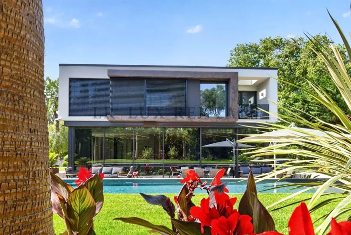 Image No.2-6 Bed House for sale