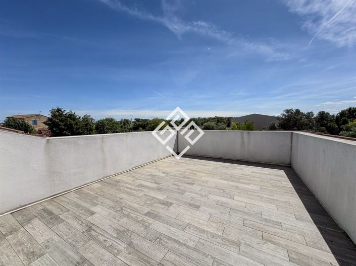 Image No.17-5 Bed House for sale