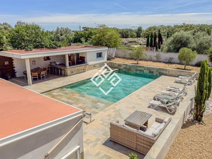 Image No.18-5 Bed House for sale