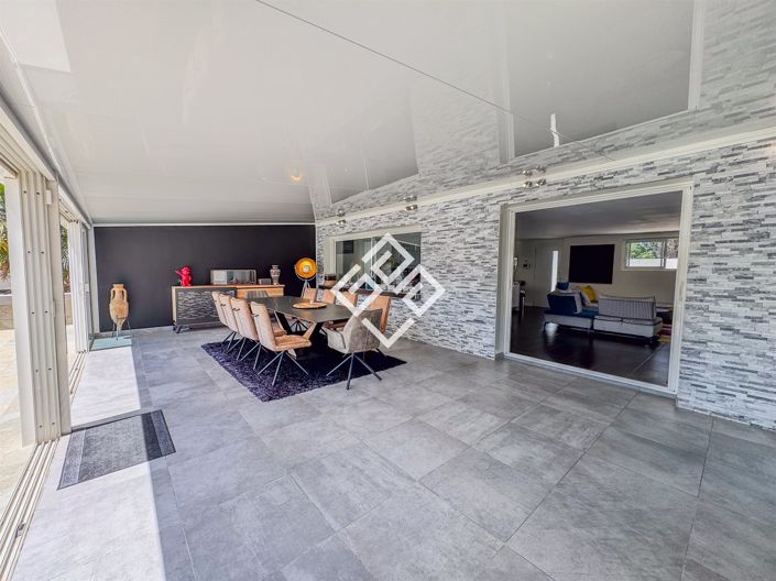 Image No.2-5 Bed House for sale