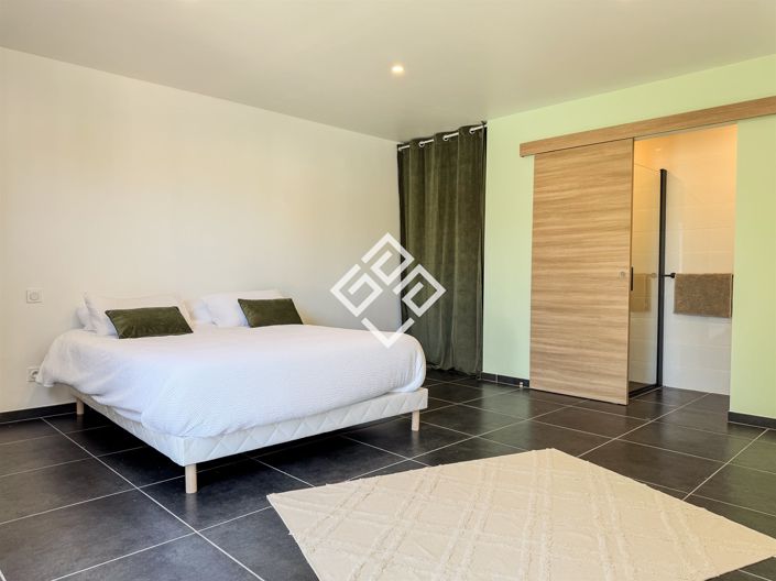 Image No.30-5 Bed House for sale