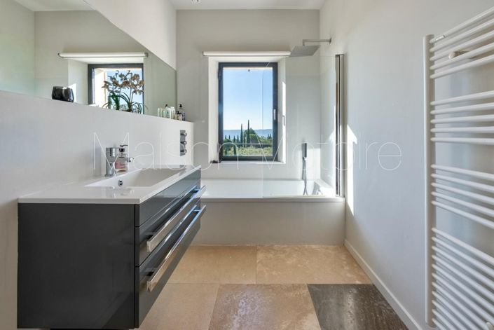 Image No.26-7 Bed House for sale