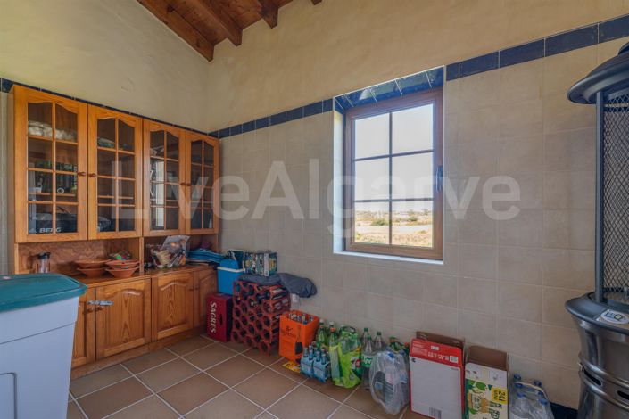 Image No.60-6 Bed House for sale