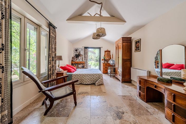 Image No.8-6 Bed House for sale