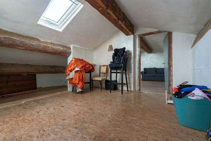 Image No.18-5 Bed House for sale