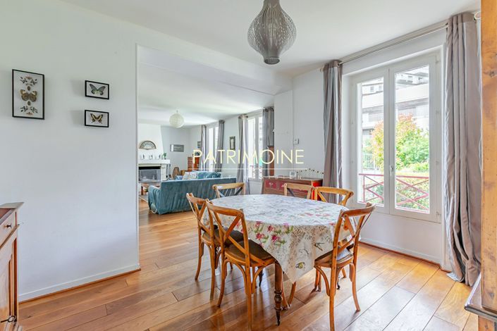 Image No.6-5 Bed House for sale