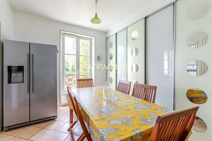 Image No.8-5 Bed House for sale