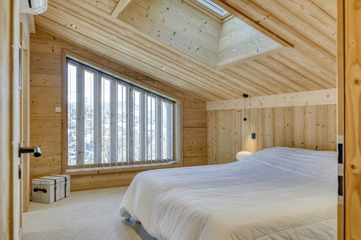 Image No.8-5 Bed House for sale
