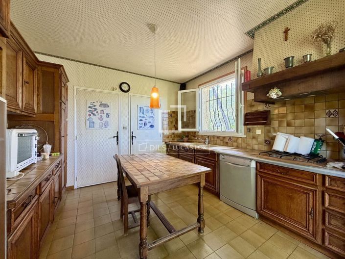 Image No.18-6 Bed House for sale