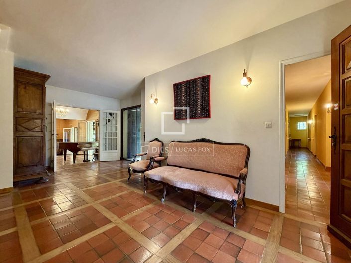 Image No.24-6 Bed House for sale