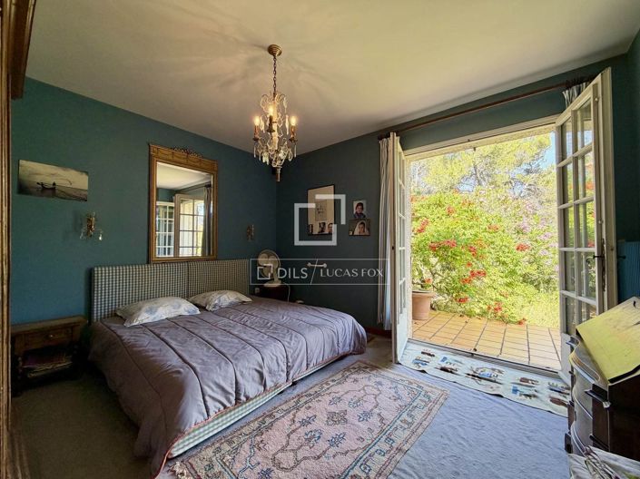 Image No.26-6 Bed House for sale