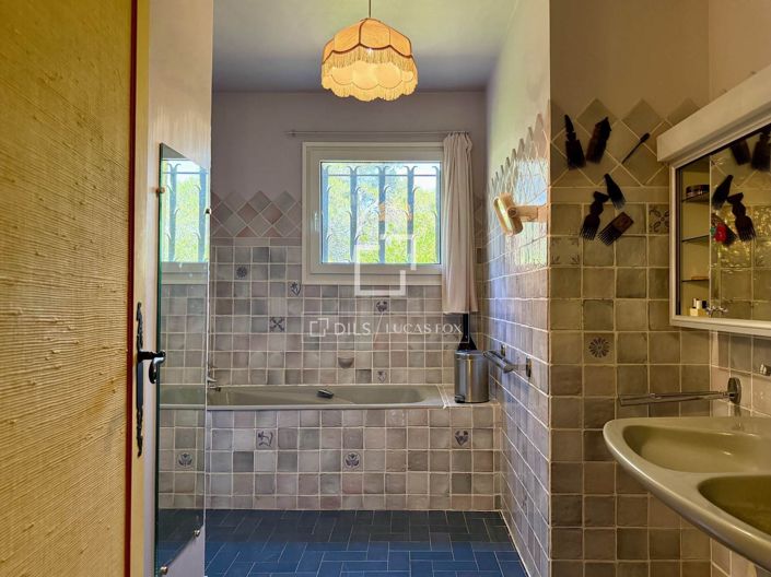 Image No.32-6 Bed House for sale