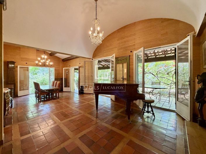 Image No.5-6 Bed House for sale