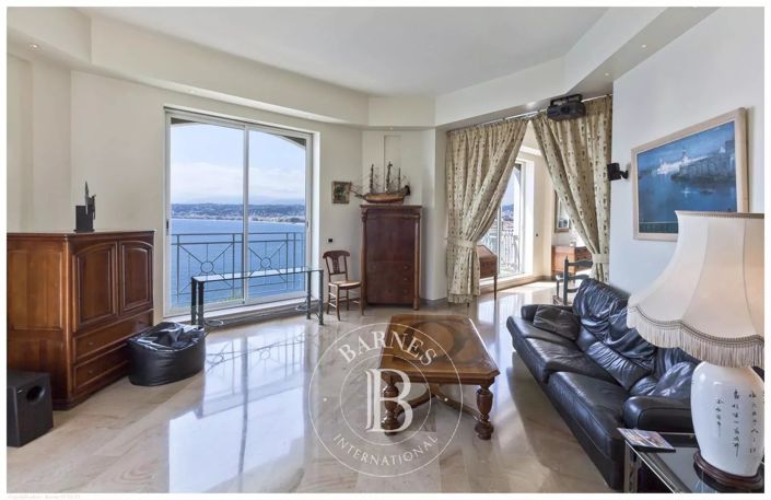 Image No.17-6 Bed House for sale