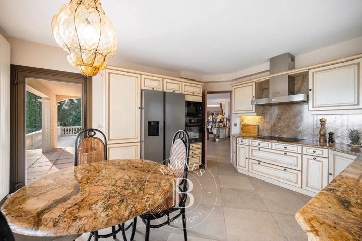Image No.17-5 Bed House for sale