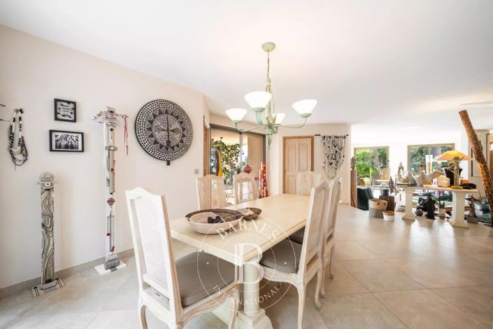 Image No.20-5 Bed House for sale
