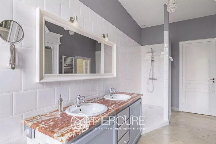 Image No.7-7 Bed House for sale