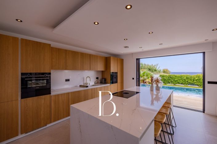 Image No.2-4 Bed Property for sale
