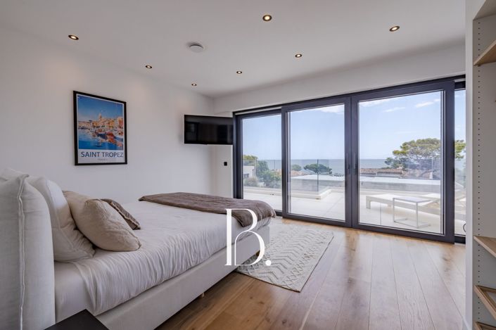 Image No.7-4 Bed Property for sale