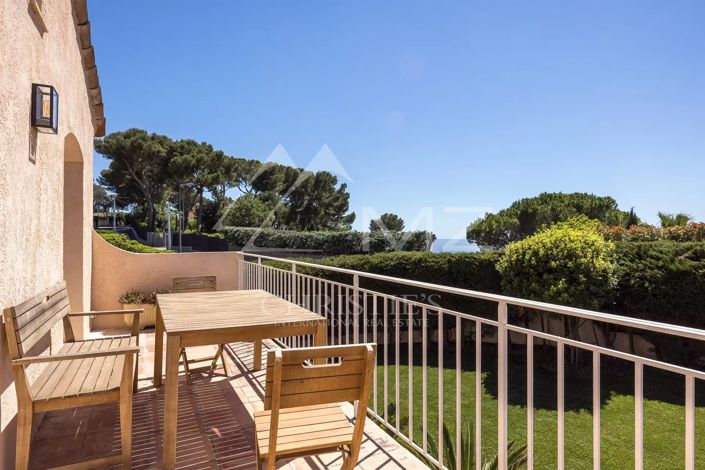 Image No.3-8 Bed House for sale