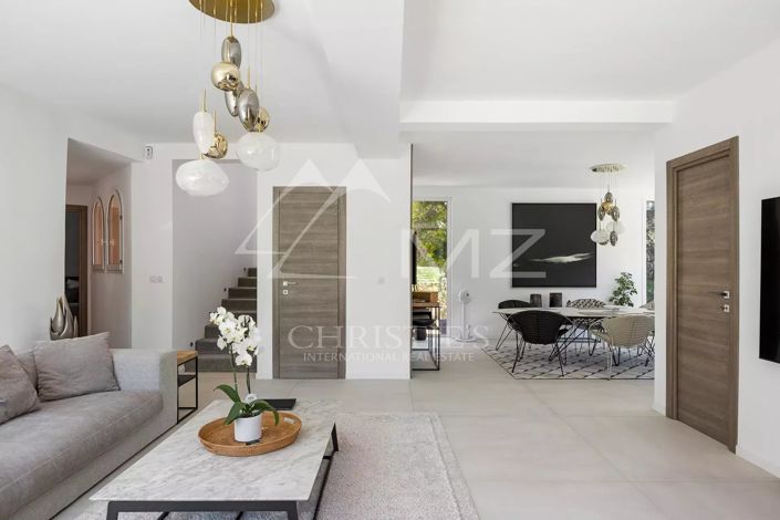 Image No.4-8 Bed House for sale