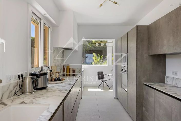 Image No.7-8 Bed House for sale