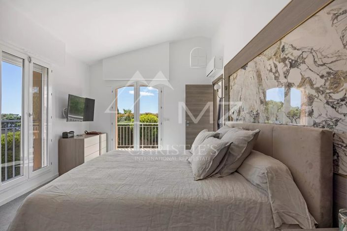 Image No.9-8 Bed House for sale