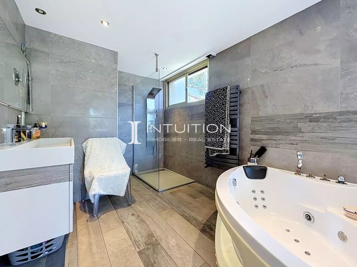 Image No.16-3 Bed Apartment for sale
