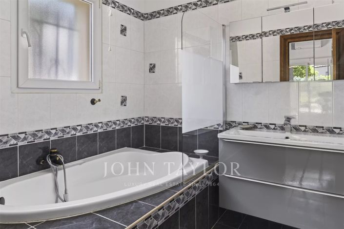 Image No.14-6 Bed House for sale
