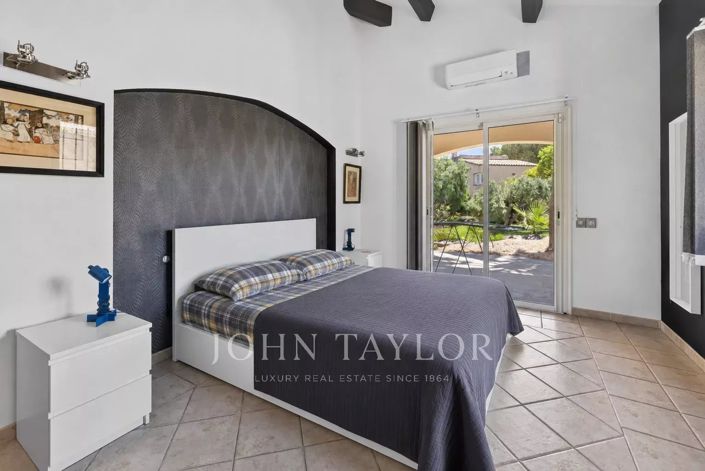 Image No.15-6 Bed House for sale