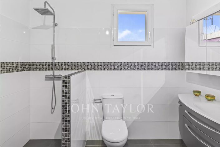 Image No.16-6 Bed House for sale