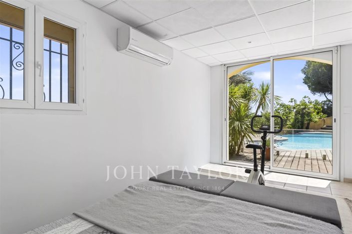Image No.17-6 Bed House for sale