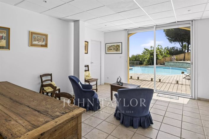 Image No.19-6 Bed House for sale