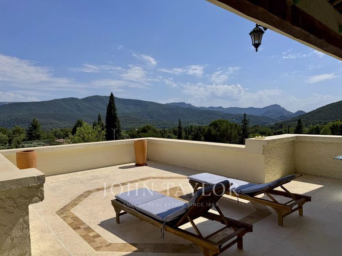 Image No.9-6 Bed House for sale