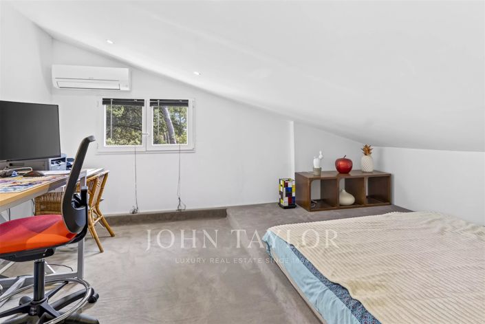 Image No.18-4 Bed House for sale