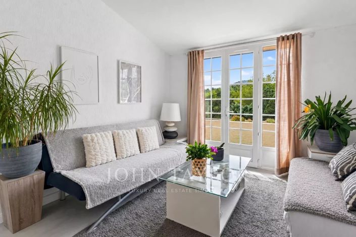 Image No.8-4 Bed House for sale