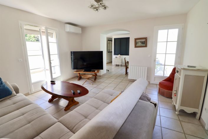 Image No.10-3 Bed House for sale