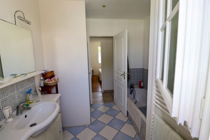 Image No.11-3 Bed House for sale