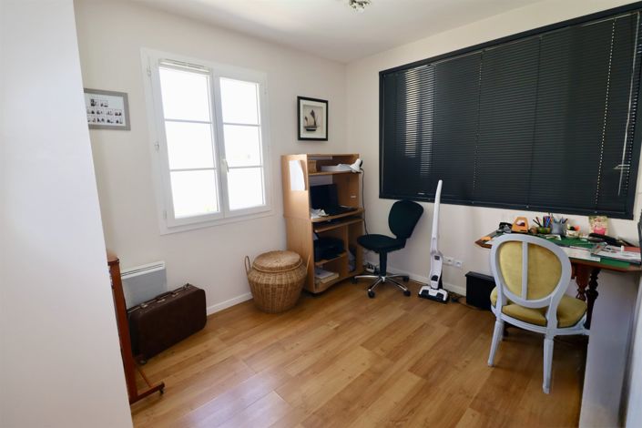 Image No.6-3 Bed House for sale