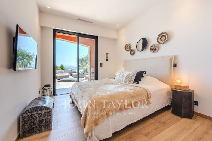 Image No.18-4 Bed House for sale