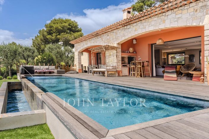 Image No.2-4 Bed House for sale