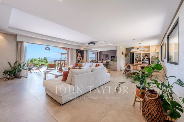 Image No.8-4 Bed House for sale