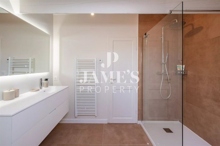 Image No.45-5 Bed House for sale