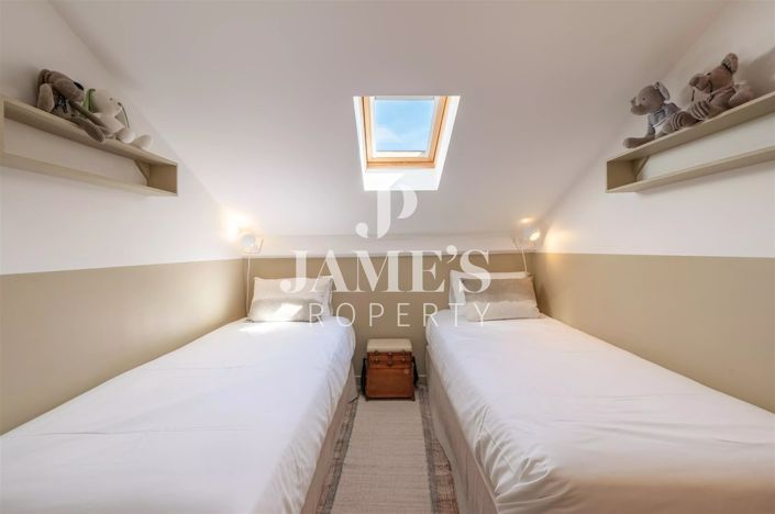 Image No.56-5 Bed House for sale