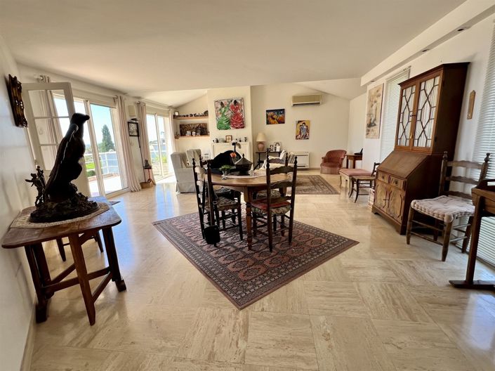 Image No.2-4 Bed House for sale