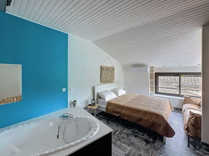 Image No.18-21 Bed House for sale